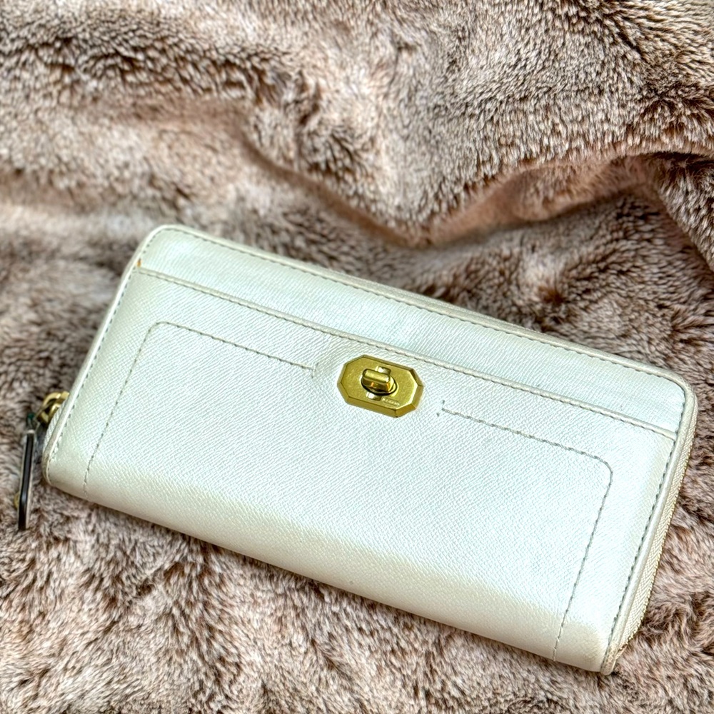 Coach wallet in cream